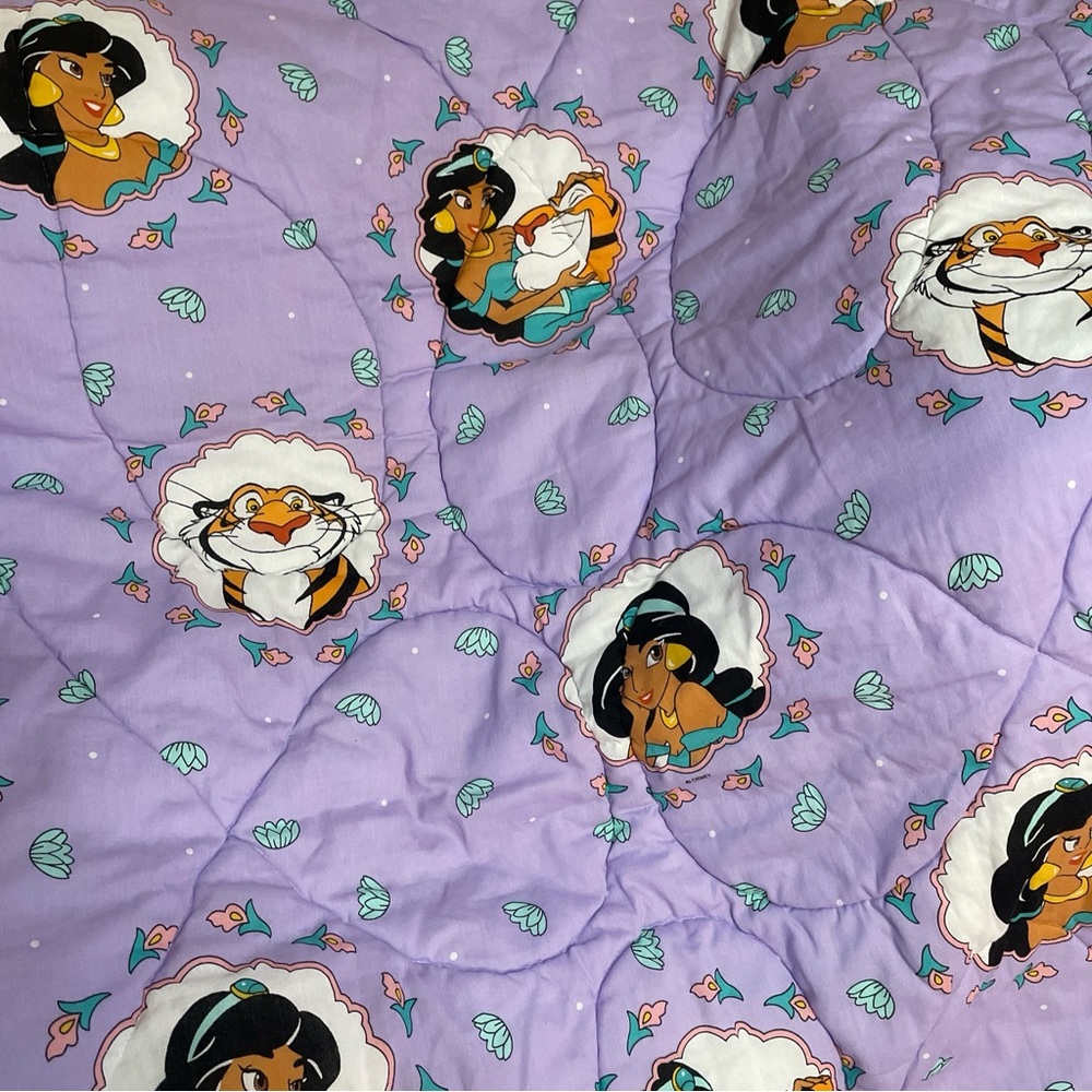 Vintage jasmine twin size comforter